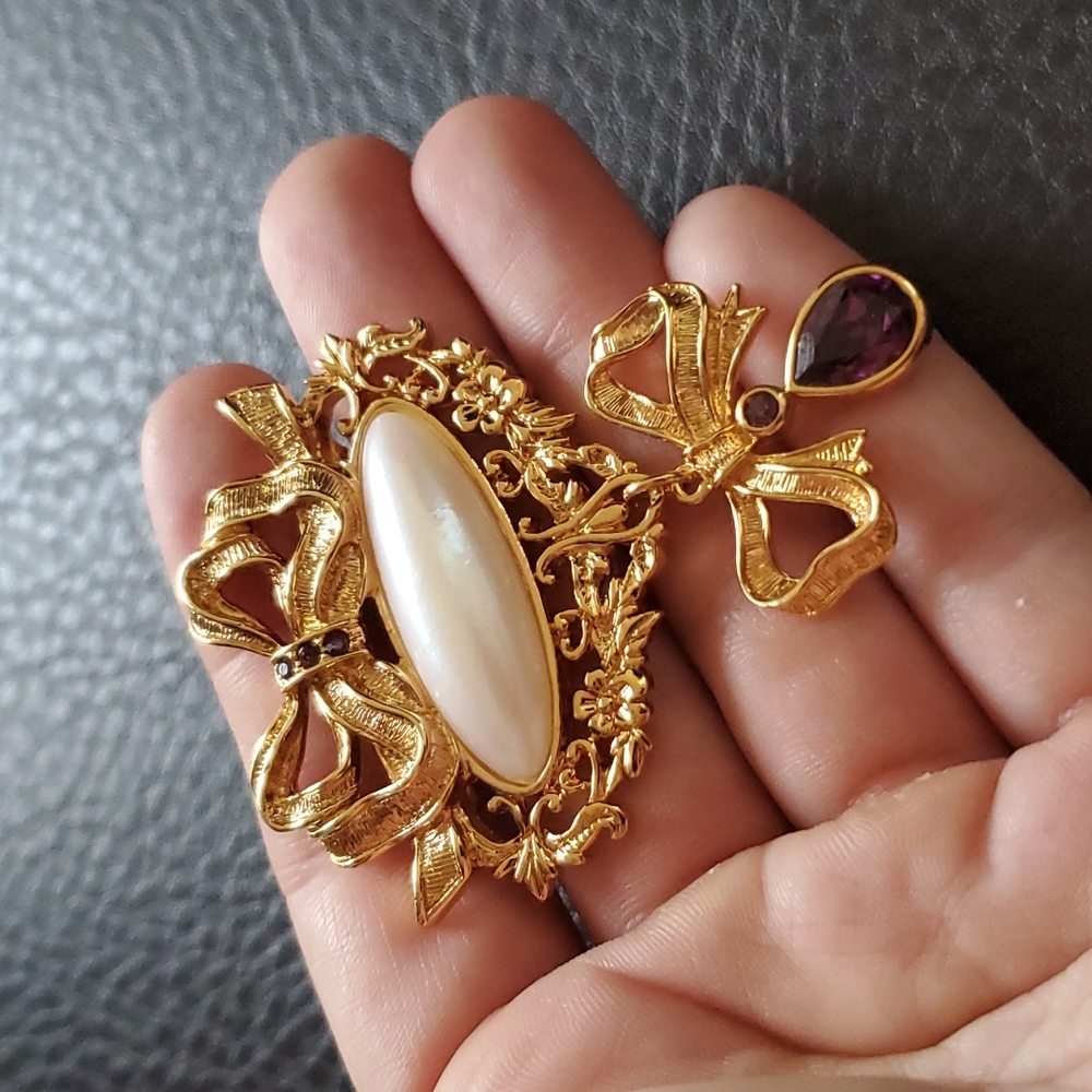 Avon brooch